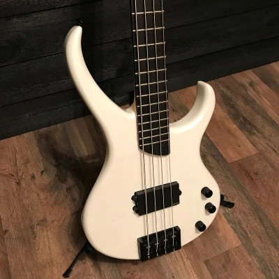 KRAMER KDB2PWBH1 — чотириструнна бас-гітара